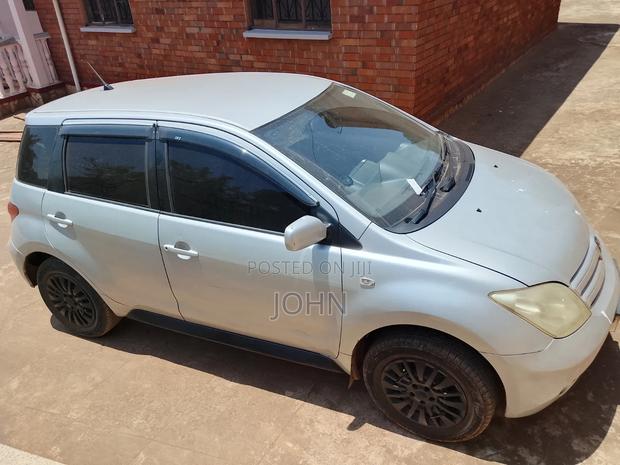 Toyota IST 2002 Gray