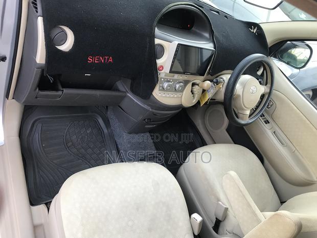 Toyota Sienta 2008 Silver