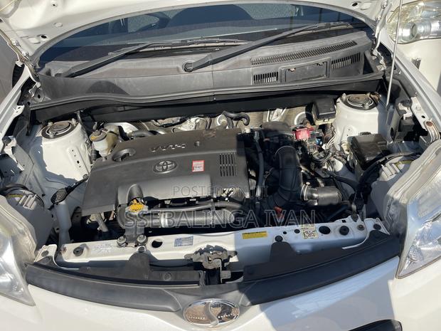 Toyota Sienta 2012 White