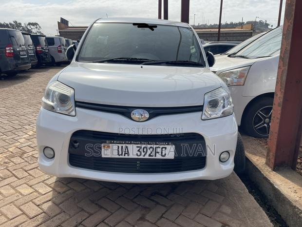 Toyota Sienta 2012 White