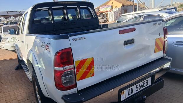 Toyota Hilux 2008 White