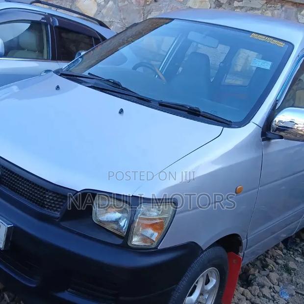 Toyota Noah 2002 Silver