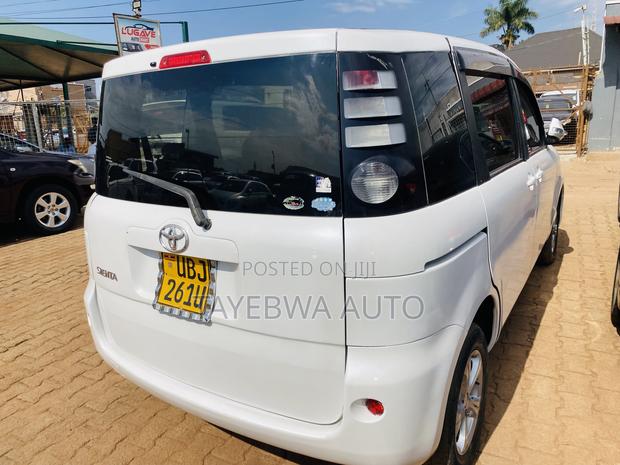 Toyota Sienta 2007