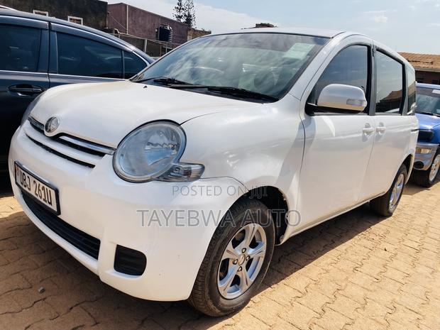 Toyota Sienta 2007