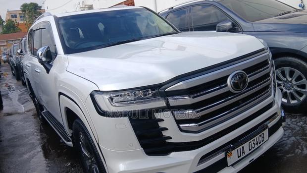 Toyota Land Cruiser Prado 2023 White