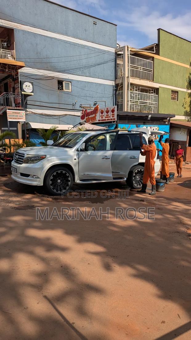 Toyota Land Cruiser 2012 White