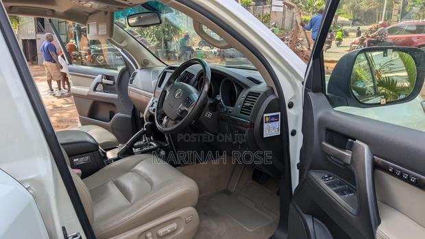 Toyota Land Cruiser 2012 White
