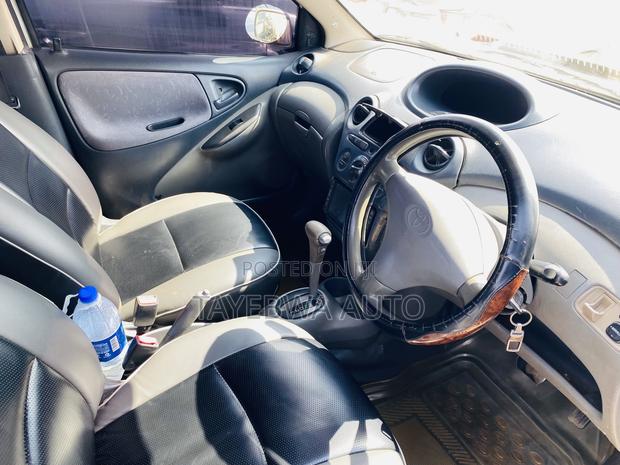 Toyota Vitz 2001