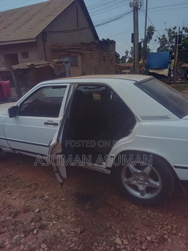 Mercedes-Benz 190E 1986 White