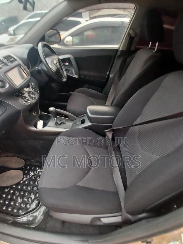 Toyota RAV4 2011 Gold