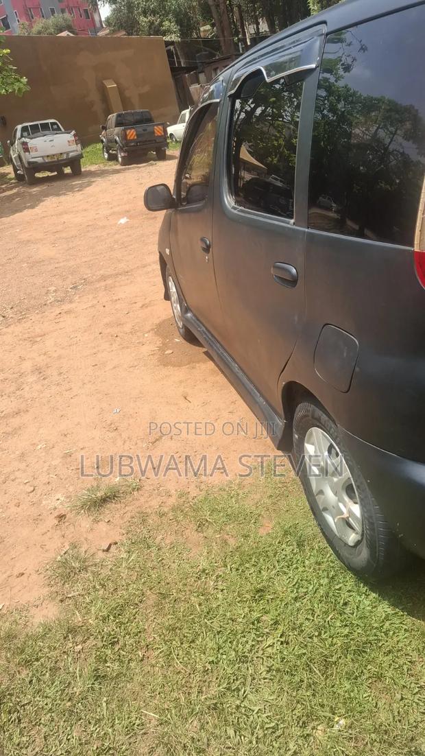 Toyota Fun Cargo 2004 Black