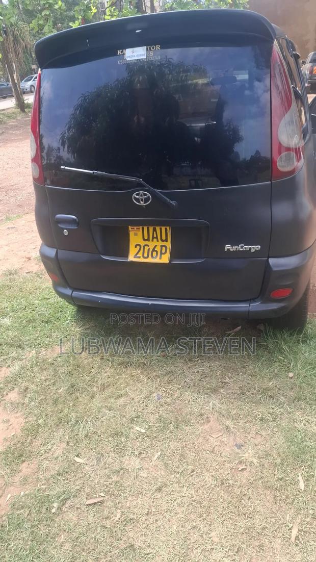 Toyota Fun Cargo 2004 Black