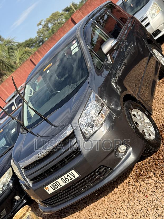Toyota Noah 2.0 143hp AWD (8 Seater) 2008 Gray