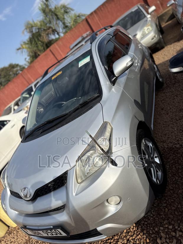 Toyota IST 2009 Silver