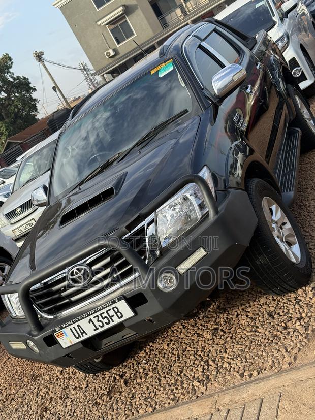 Toyota Hilux 3.0 D-4D 4x4 2012 Black