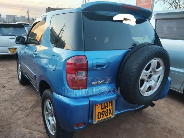 Toyota RAV4 2004 Blue