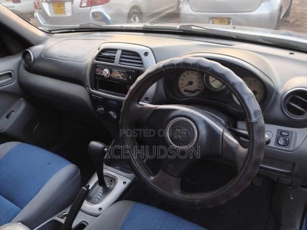 Toyota RAV4 2004 Blue