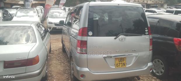 Toyota Noah 2006 Silver