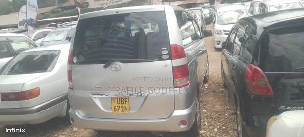 Toyota Noah 2006 Silver