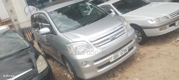 Toyota Noah 2006 Silver