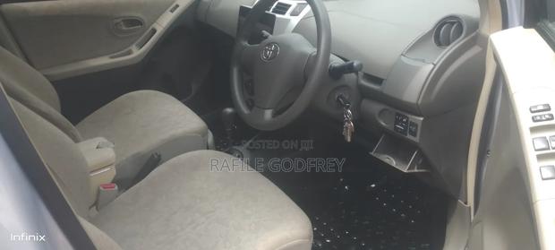 Toyota Vitz 2008 Silver