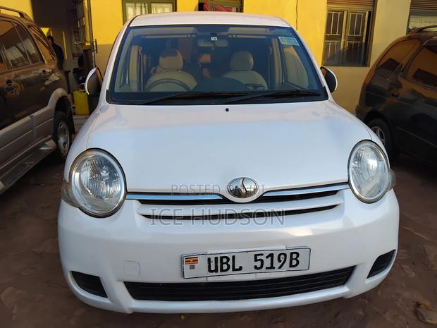 Toyota Sienta 2010 White