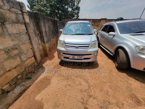 Toyota Noah 2006 Silver
