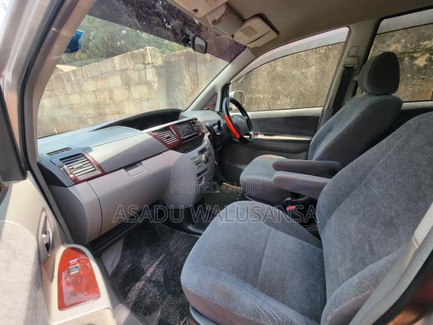 Toyota Noah 2006 Silver
