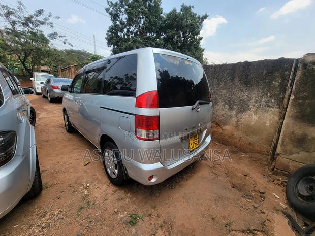 Toyota Noah 2006 Silver