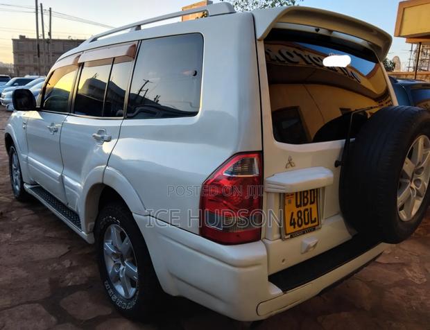 Mitsubishi Pajero 2006 White