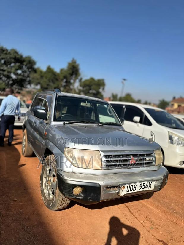 Mitsubishi Pajero 2000 Silver