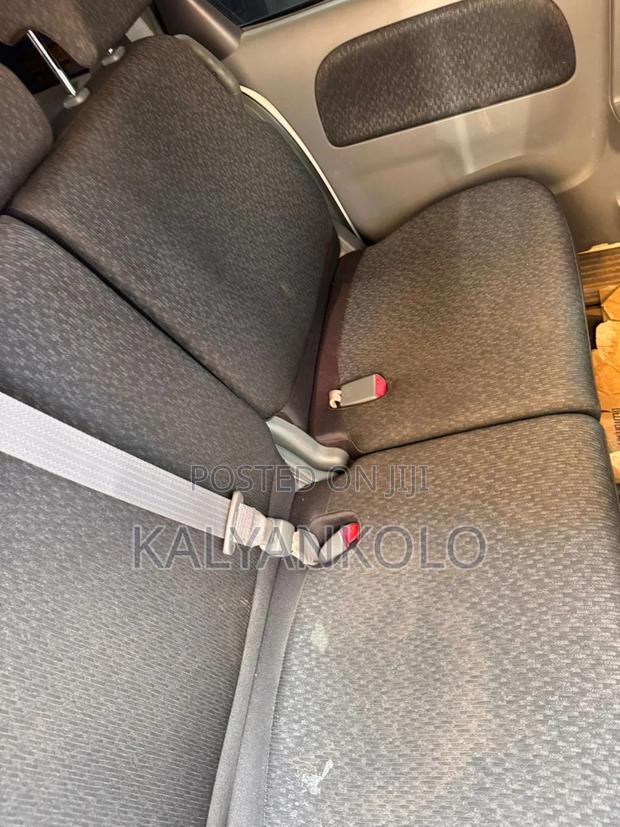 Toyota Sienta 2015 Silver