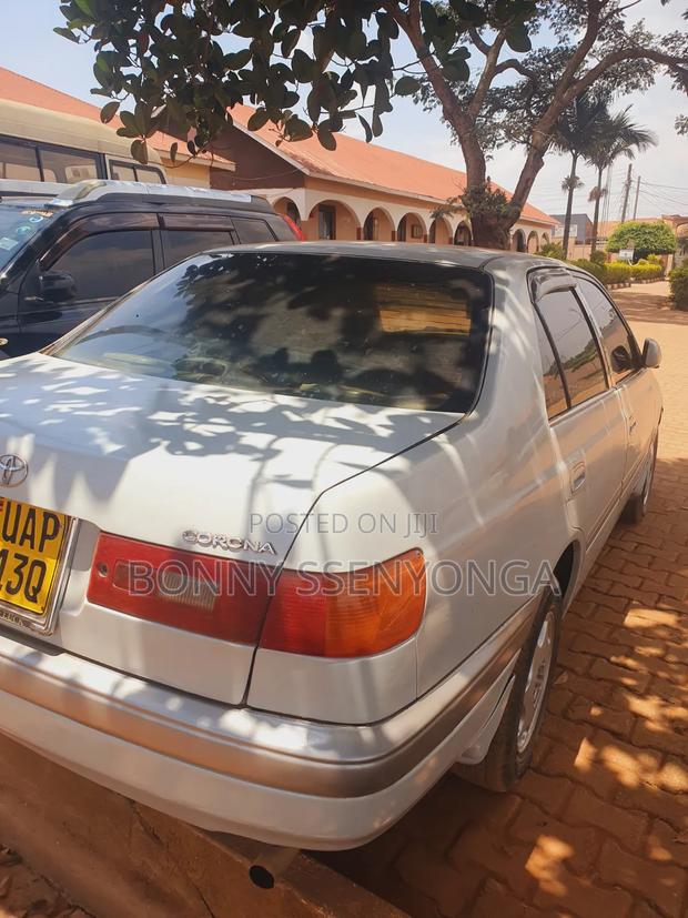 Toyota Corona Premio 2000 Silver