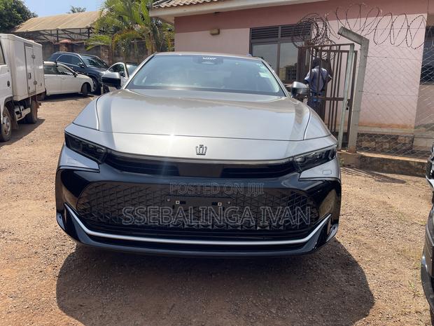 Toyota Crown 2023 Gray