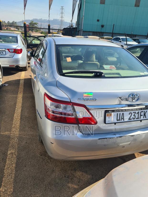 Toyota Premio 2012 Silver
