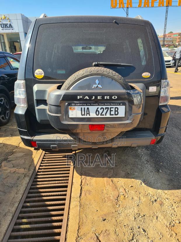 Mitsubishi Pajero 2012 Black