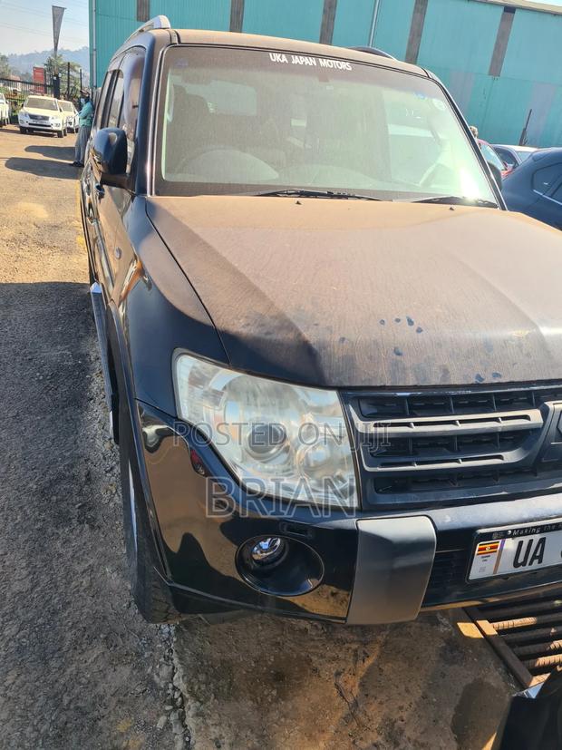 Mitsubishi Pajero 2012 Black