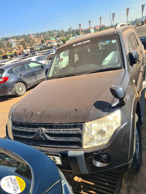 Mitsubishi Pajero 2012 Black