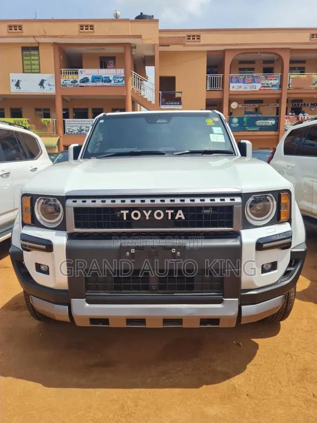 Toyota Land Cruiser Prado 2015 White
