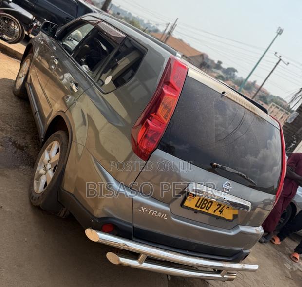 Nissan X-Trail 2010 Gray