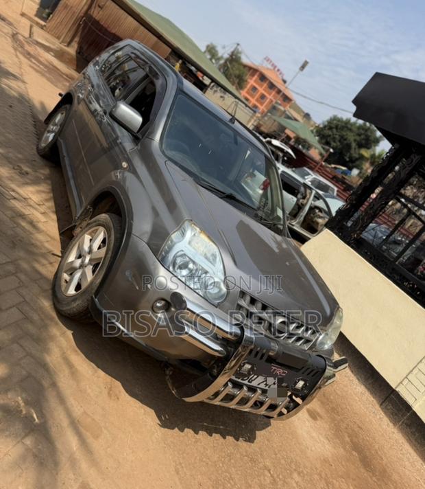 Nissan X-Trail 2010 Gray