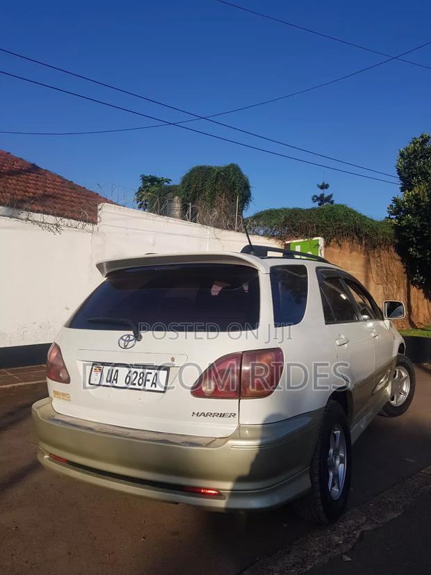 Toyota Harrier 2.2 16V 2002 White