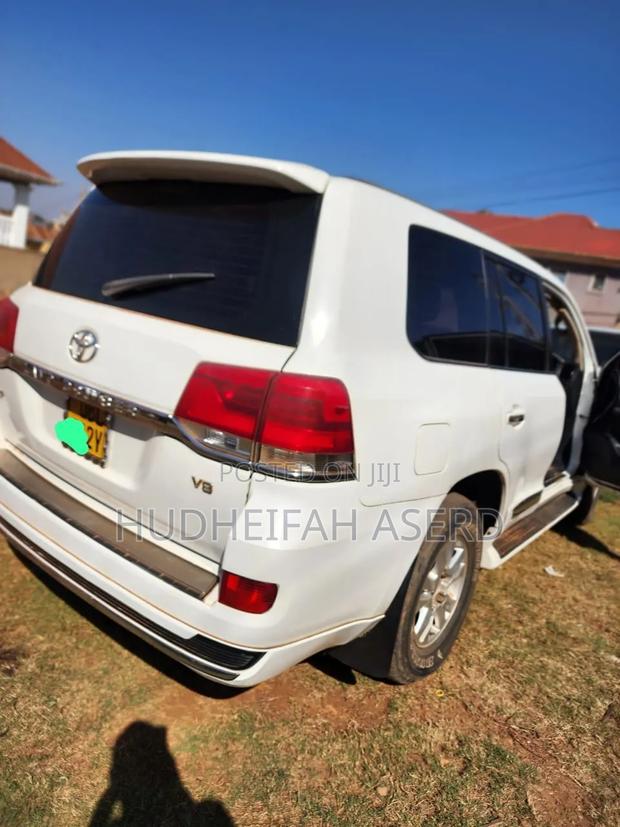 Toyota Land Cruiser 2016 White