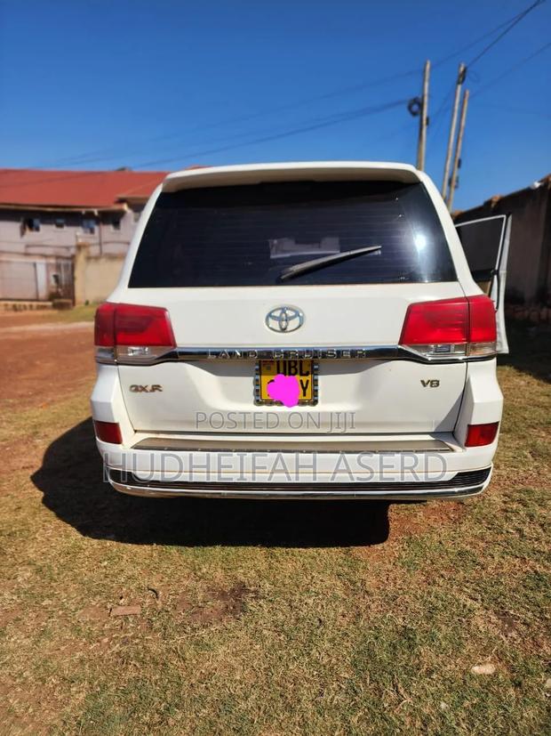 Toyota Land Cruiser 2016 White
