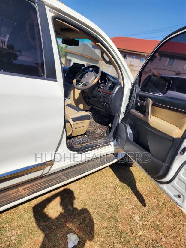 Toyota Land Cruiser 2016 White