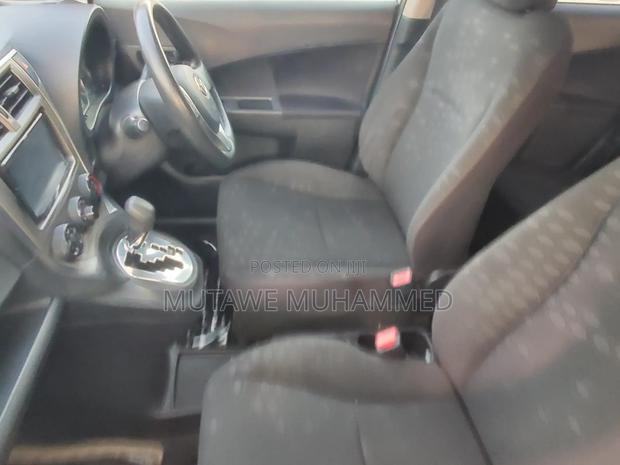 Toyota Ractis 2012 Silver