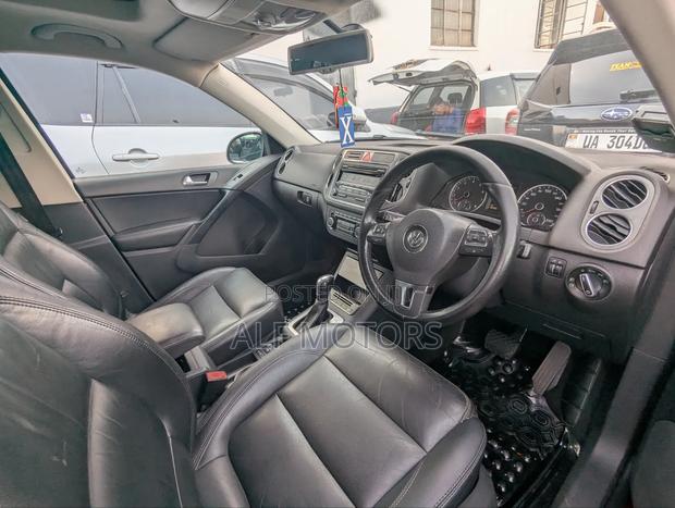 Volkswagen Tiguan 2010 Red