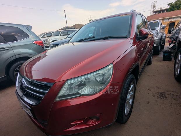Volkswagen Tiguan 2010 Red
