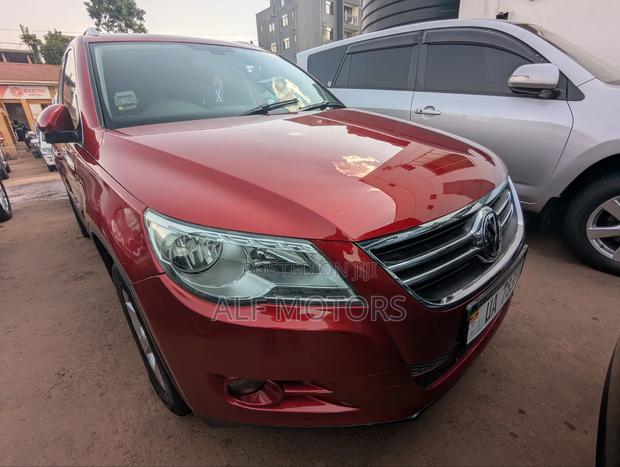 Volkswagen Tiguan 2010 Red