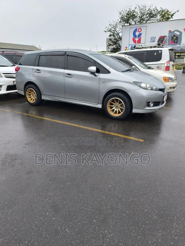 Toyota Wish 2011 Gray